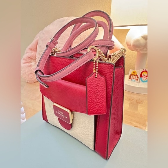 Coach cross body bag. - Picture 5 of 13